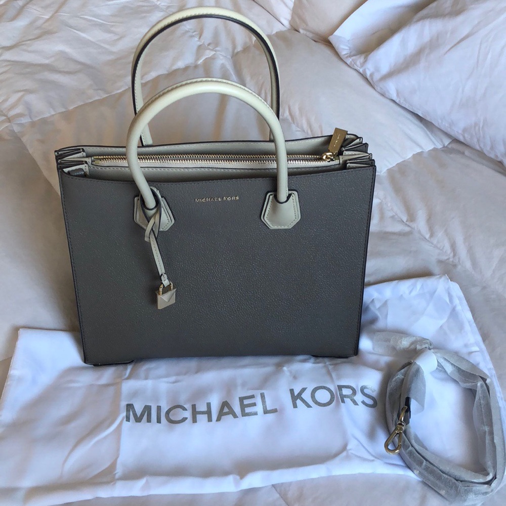 New Michael Kors Purse with Strap